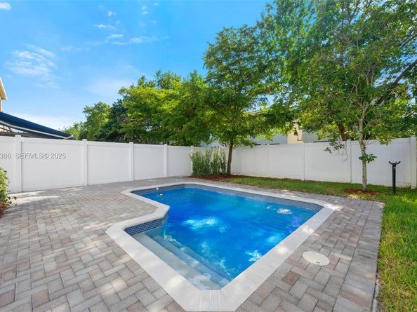 674 NE 191st Ter, Miami FL 33179