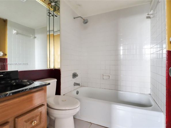 110 Royal Park Dr 3C, Oakland Park FL 33309