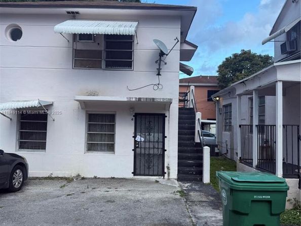 1499 NW 32nd St, Miami FL 33142
