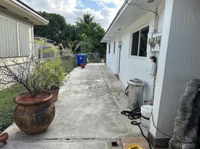 901 NW 34th Ave, Miami FL 33125