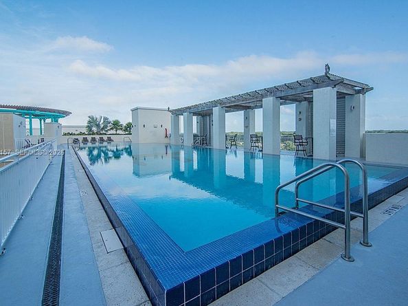 7280 SW 89th St D502, Miami FL 33156