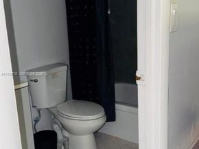 5000 NW 36th St 402, Lauderdale Lakes FL 33319