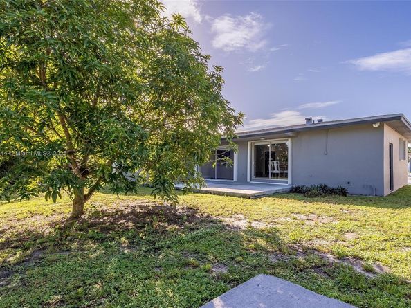 1465 NW 181st St, Miami Gardens FL 33169