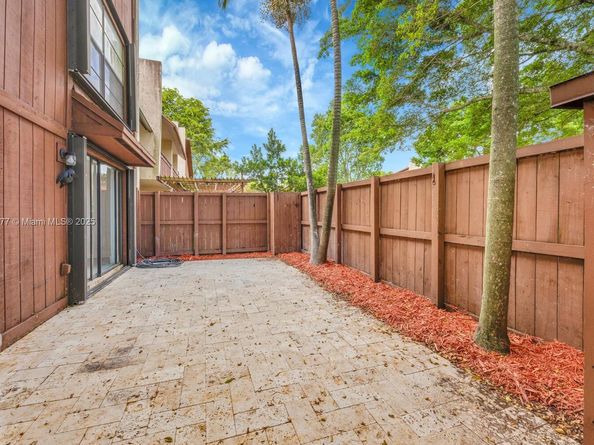 11500 SW 64th St H, Miami FL 33173