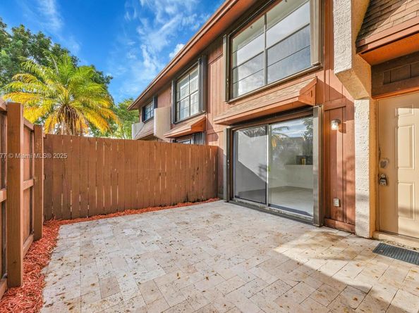 11500 SW 64th St H, Miami FL 33173