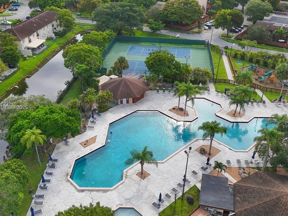 11500 SW 64th St H, Miami FL 33173