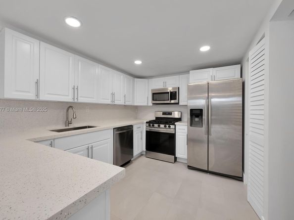 11500 SW 64th St H, Miami FL 33173