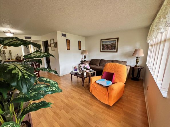 8851 Sunrise Lakes Blvd 109, Sunrise FL 33322