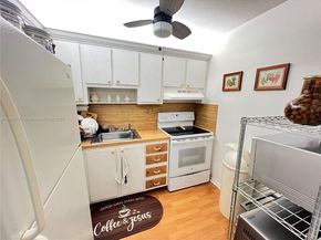8851 Sunrise Lakes Blvd 109, Sunrise FL 33322