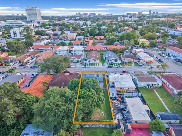 2811 SW 3rd St, Miami FL 33135