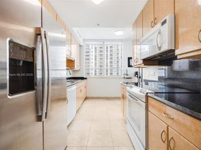801 Brickell Key Blvd 3010, Miami FL 33131