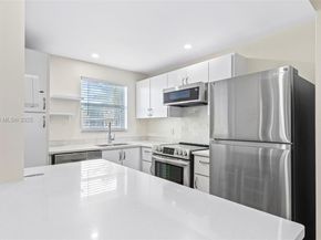 810 SE 7th St 306, Deerfield Beach FL 33441