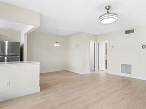 810 SE 7th St 306, Deerfield Beach FL 33441