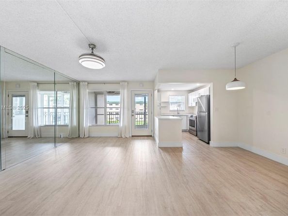 810 SE 7th St 306, Deerfield Beach FL 33441
