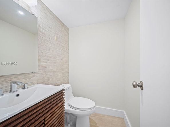 810 SE 7th St 306, Deerfield Beach FL 33441