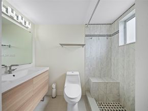 810 SE 7th St 306, Deerfield Beach FL 33441