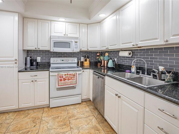 437 Golden Isles Dr 9BC, Hallandale Beach FL 33009