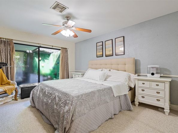 18805 W Lake Dr, Hialeah FL 33015