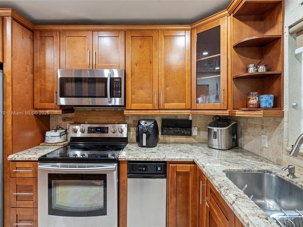 18805 W Lake Dr, Hialeah FL 33015