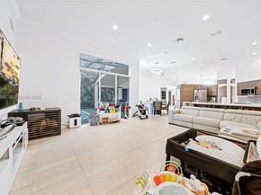 2994 Oakbrook Dr, Weston FL 33332