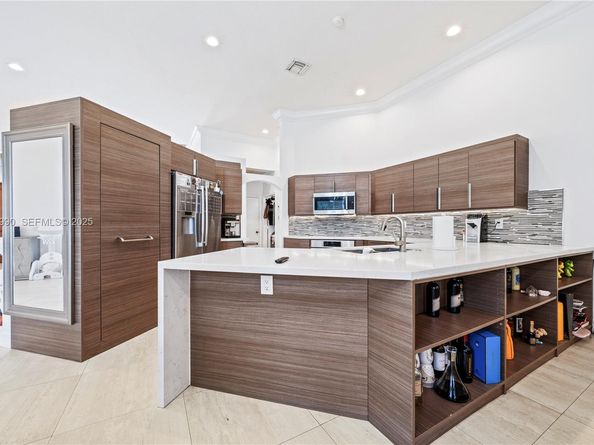 2994 Oakbrook Dr, Weston FL 33332