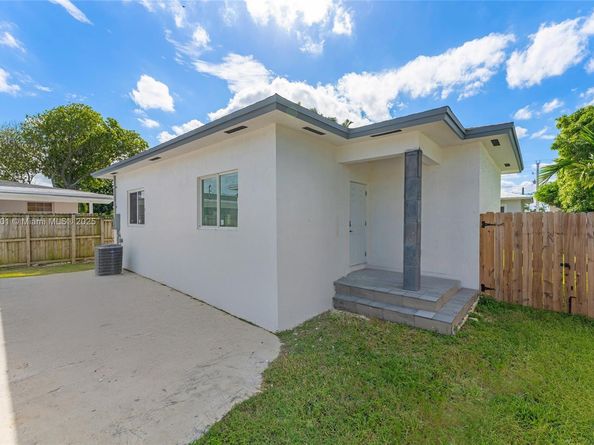 3840 SW 91st Ave, Miami FL 33165