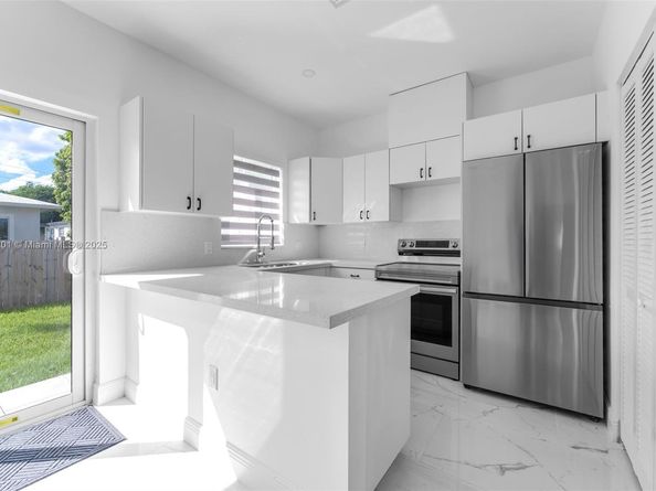 3840 SW 91st Ave, Miami FL 33165
