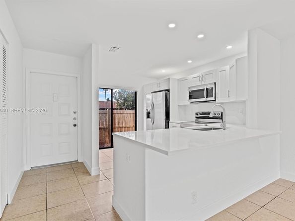 795 Banks Rd, Margate FL 33063