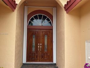 11581 SW 10th Ct, Pembroke Pines FL 33025