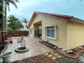 11581 SW 10th Ct, Pembroke Pines FL 33025