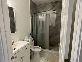 11581 SW 10th Ct, Pembroke Pines FL 33025