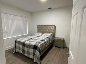 11581 SW 10th Ct, Pembroke Pines FL 33025