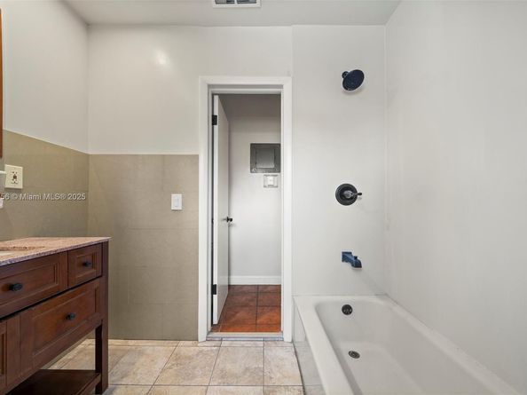 6150 SW 15th St, West Miami FL 33144