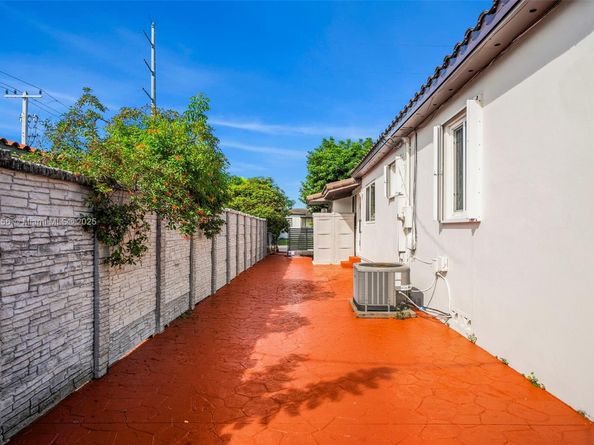 6150 SW 15th St, West Miami FL 33144