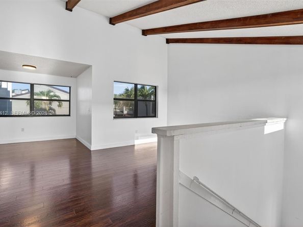 10302 NW 9th St Cir 204, Miami FL 33172