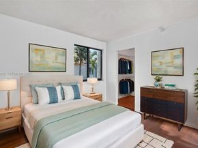 10302 NW 9th St Cir 204, Miami FL 33172