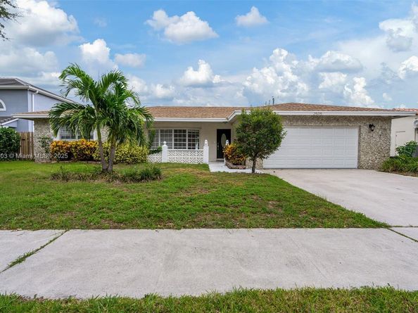 2505 NE 35th Dr, Fort Lauderdale FL 33308