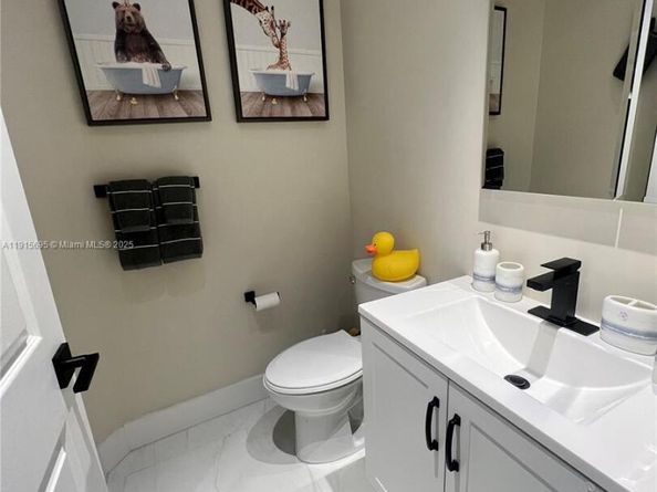 3900 Island Blvd B308, Aventura FL 33160