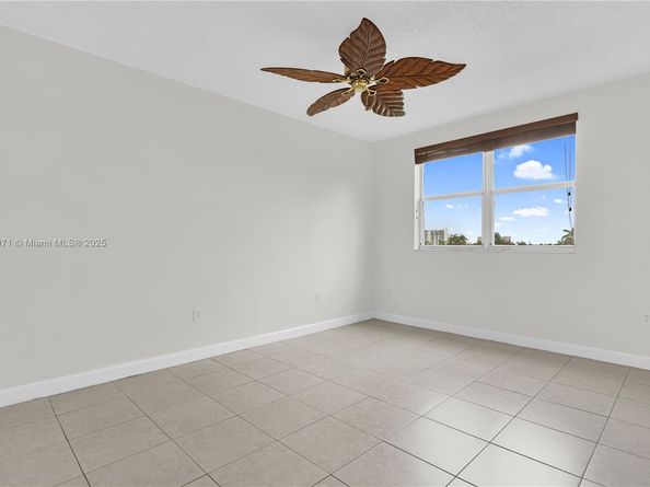 1824 Brickell Ave 4D, Miami FL 33129