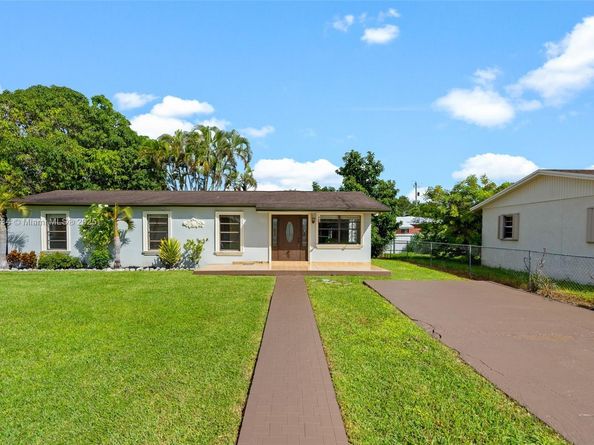 15411 SW 305th St, Homestead FL 33033