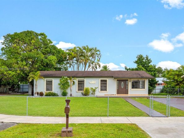 15411 SW 305th St, Homestead FL 33033