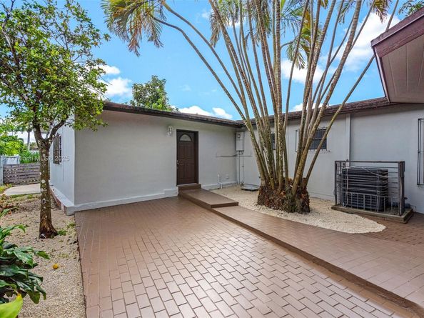 15411 SW 305th St, Homestead FL 33033