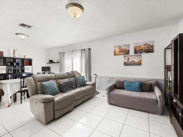 9025 SW 36th St, Miami FL 33165