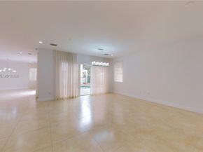 9980 NW 74th Ter, Doral FL 33178