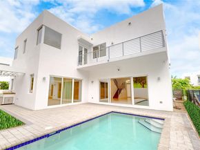 9980 NW 74th Ter, Doral FL 33178