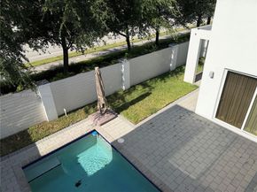 9980 NW 74th Ter, Doral FL 33178