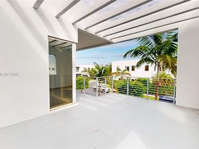 9980 NW 74th Ter, Doral FL 33178