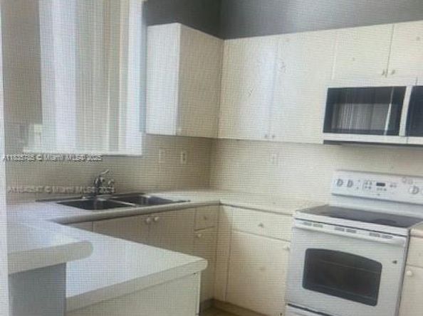 7325   nw 174 te 104, Miami Lakes FL 33015