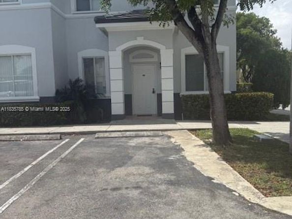 7325   nw 174 te 104, Miami Lakes FL 33015