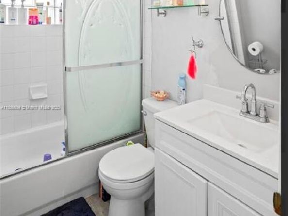 Undisclosed Address #A11886809, Hollywood FL 33312